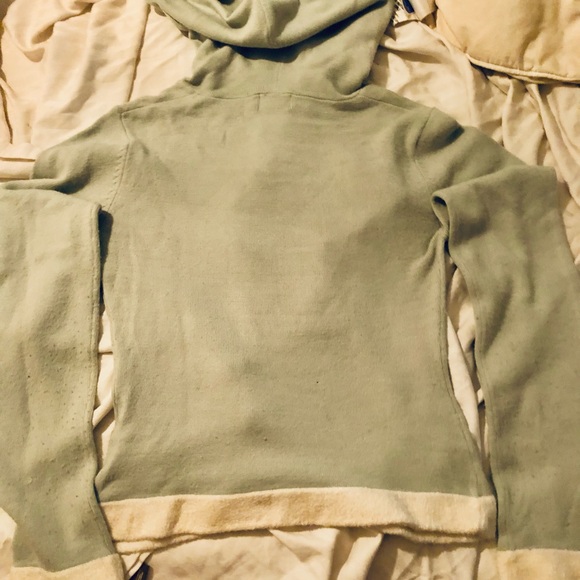 Jane Doe Sweater with pom poms - Picture 6 of 6